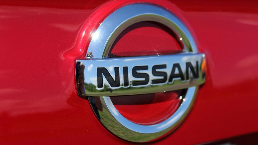 Логотип Nissan Rogue Sport 2017 года  (фото 58 из 71)